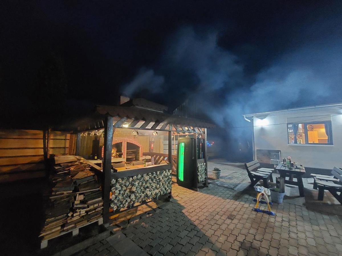 Morrison Apartments Миеркуря Чук Екстериор снимка