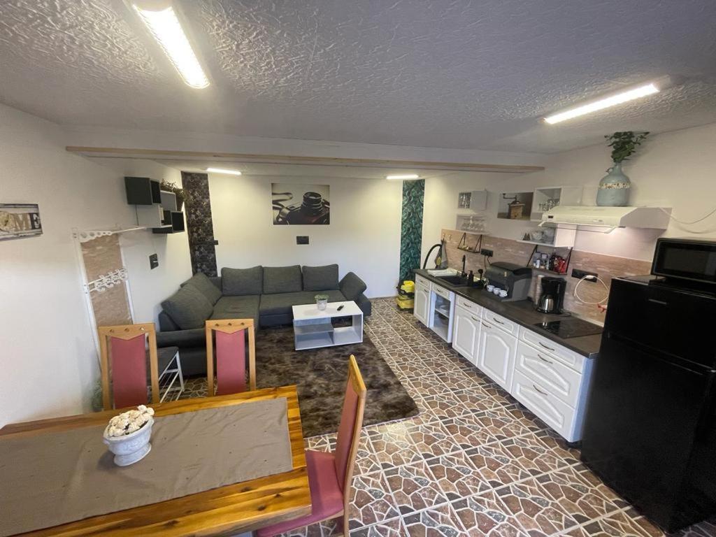 Morrison Apartments Миеркуря Чук Екстериор снимка