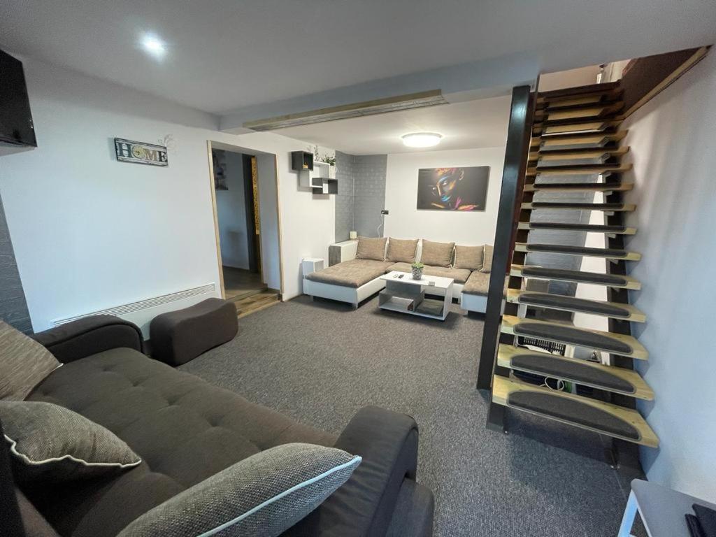 Morrison Apartments Миеркуря Чук Екстериор снимка