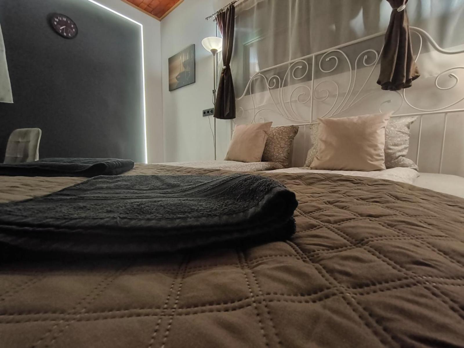Morrison Apartments Миеркуря Чук Екстериор снимка
