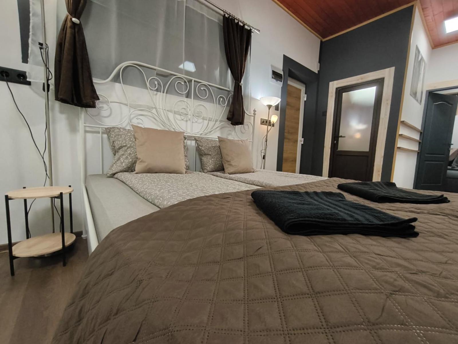 Morrison Apartments Миеркуря Чук Екстериор снимка
