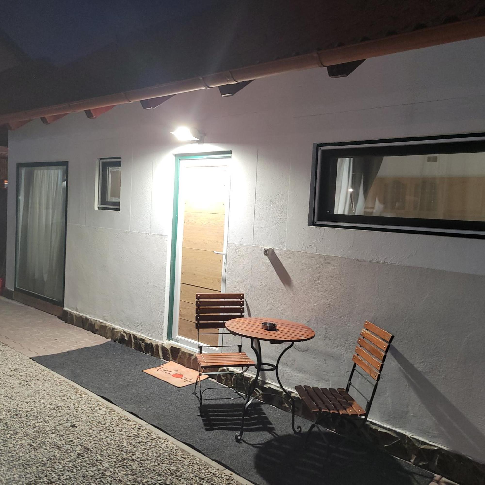 Morrison Apartments Миеркуря Чук Екстериор снимка