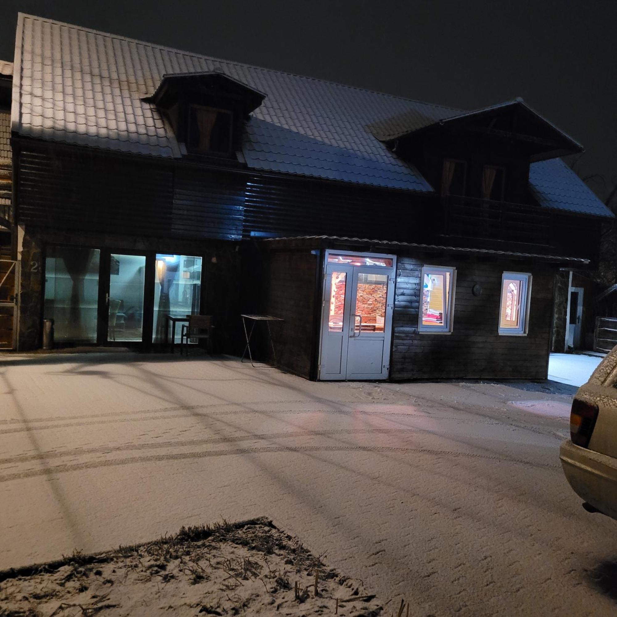 Morrison Apartments Миеркуря Чук Екстериор снимка