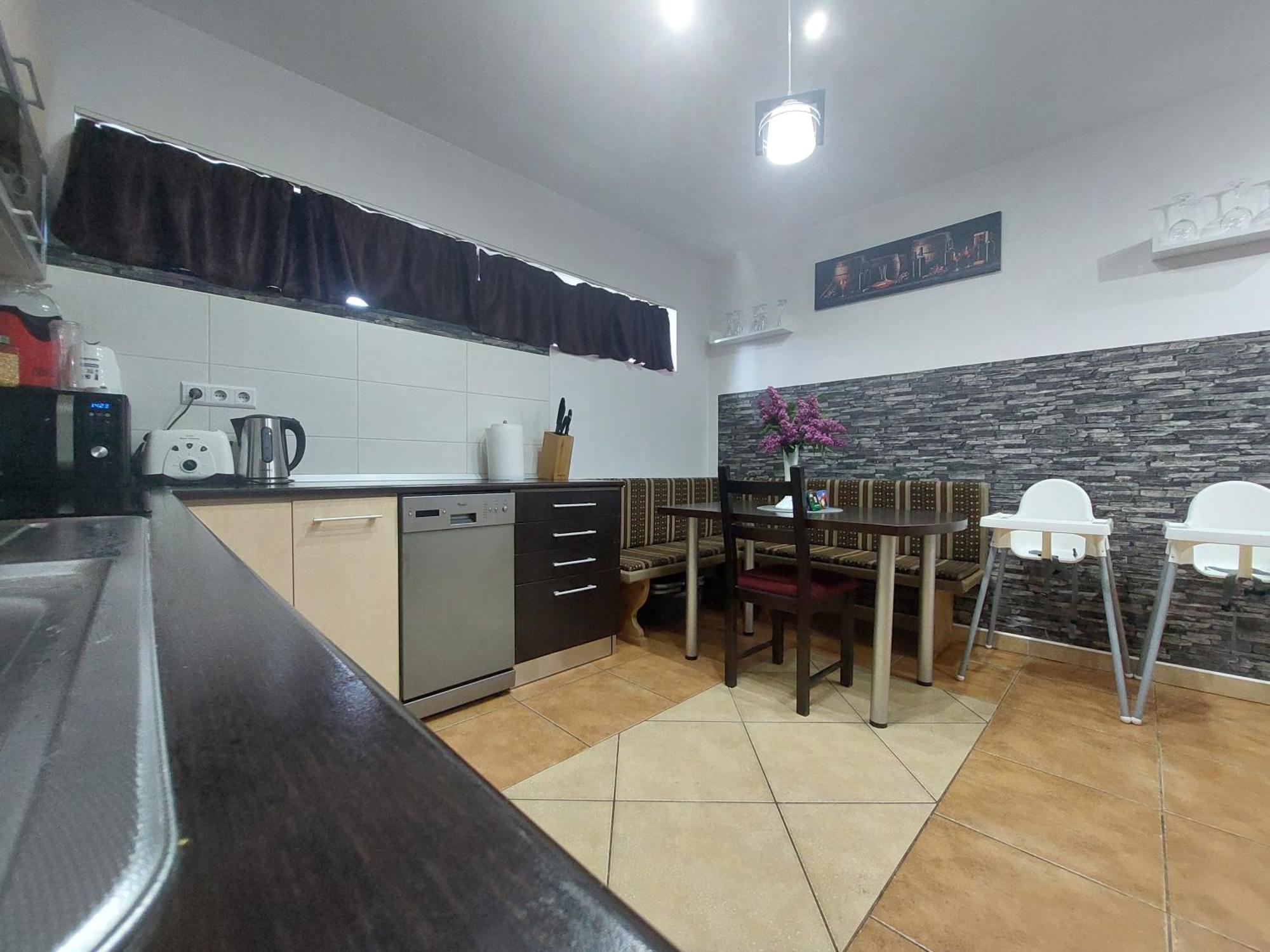 Morrison Apartments Миеркуря Чук Екстериор снимка