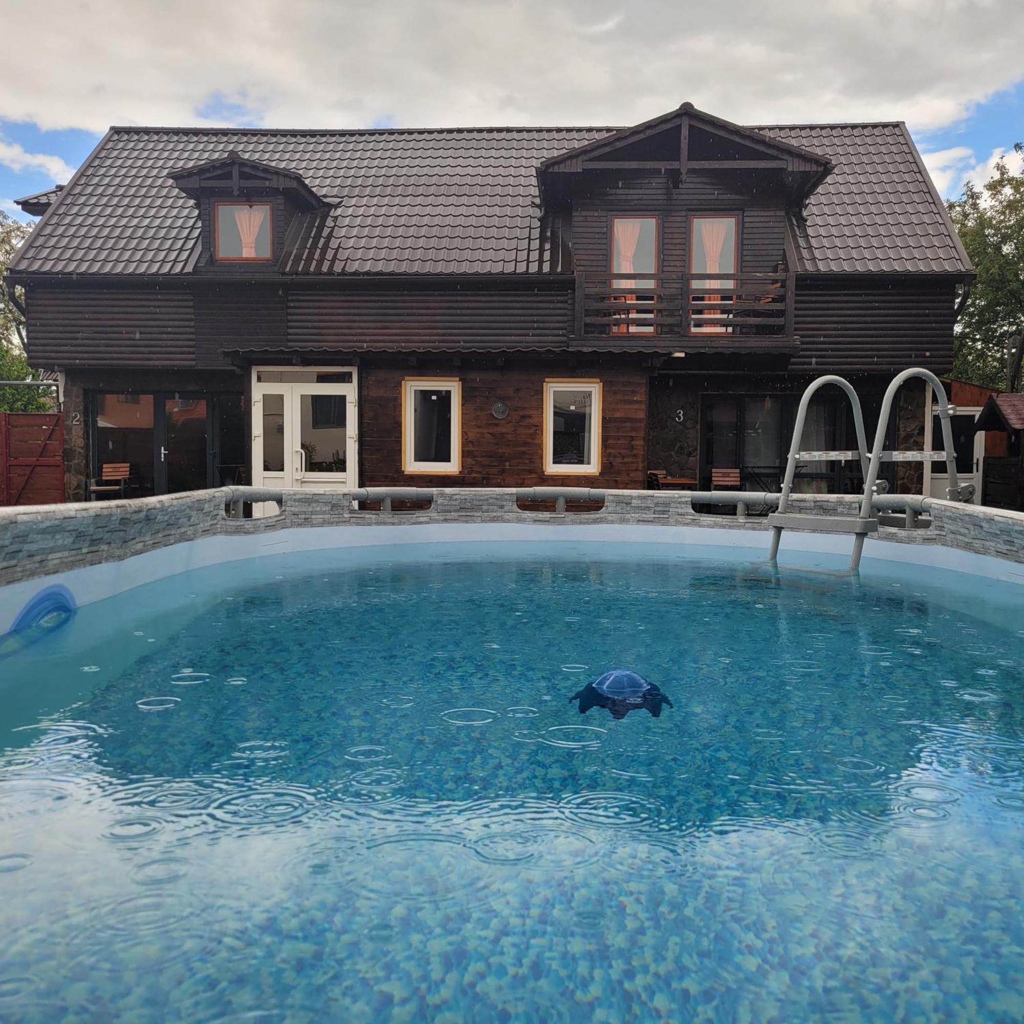 Morrison Apartments Миеркуря Чук Екстериор снимка