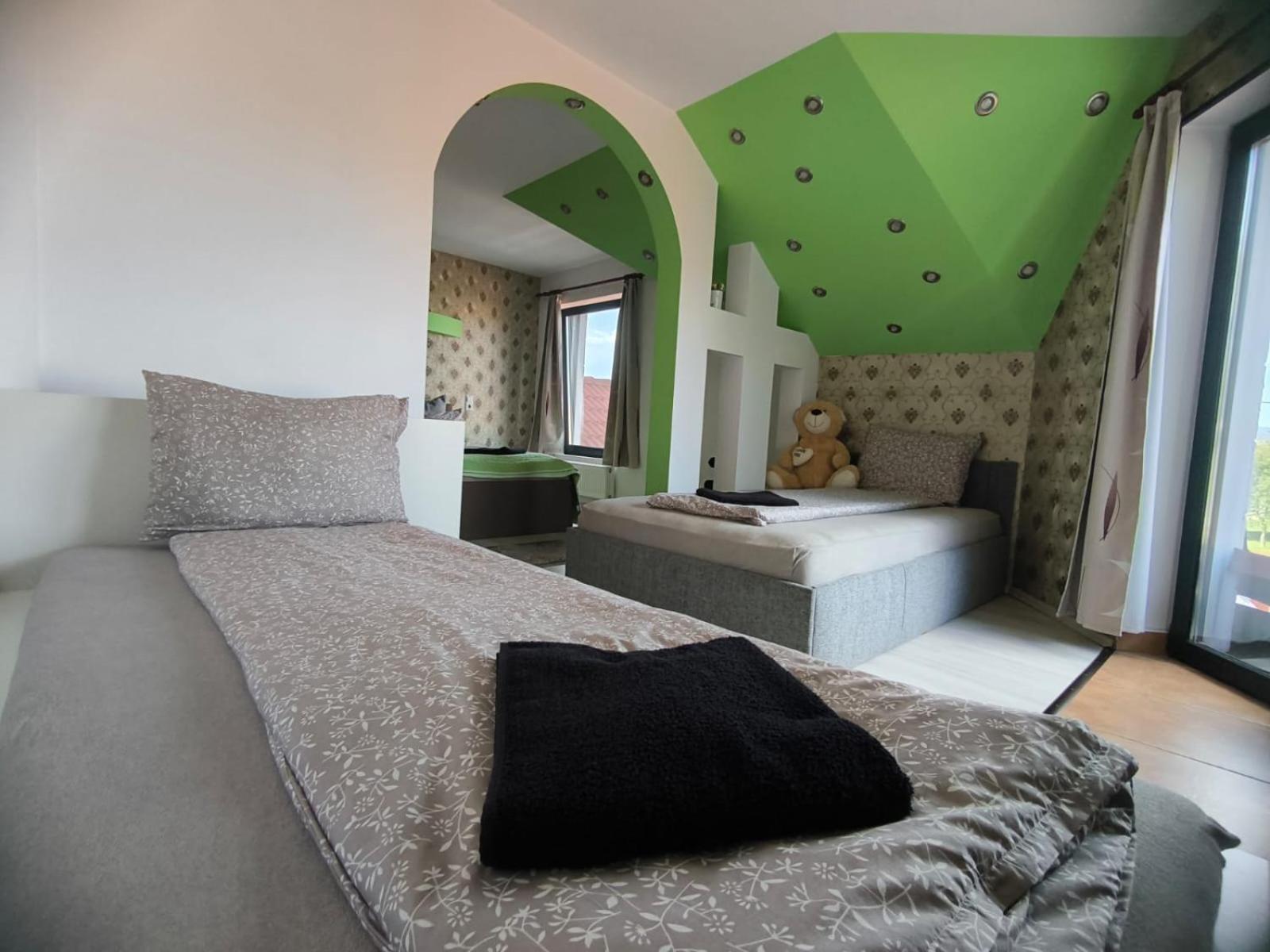 Morrison Apartments Миеркуря Чук Стая снимка